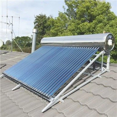 Sistema solare con serbatoio dell'acqua calda